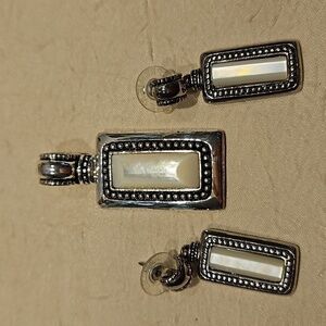 PREMIER DESIGNS Vintage Mother of Pearl Pendant & Pierced Earrings